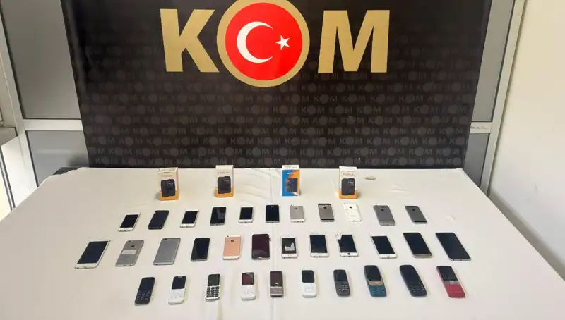 Gümrük Kaçağı 37 Cep Telefonu Ele Geçirildi: Piyasa Değeri Yüzbinlerce TL!