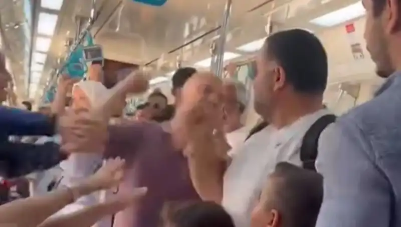 Marmaray'da Yaşanan Yumruklu Kavga: Güvenlik Açıkları Tartışılıyor