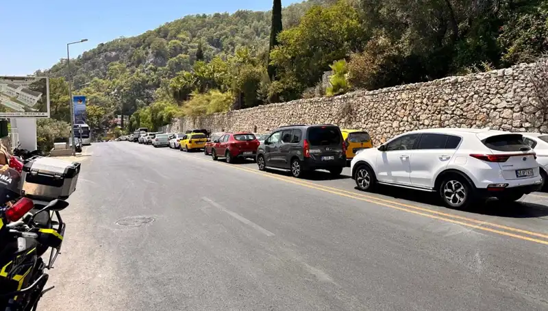 Fethiye-Ölüdeniz Yolunda Tatil Yoğunluğu: Üç Kilometrelik Kuyruk Çileye Dönüştü