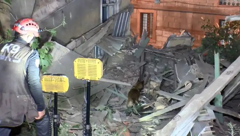 İstanbul'da Deprem Sonrası Tehlike: Çöken Bina ile İlgili Son Gelişmeler