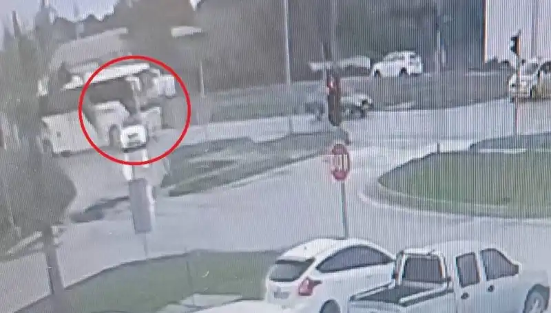 Yolcu Otobüsü Kırmızı Işıkta Duran Araca Çarptı: Olayın Detayları Neler?