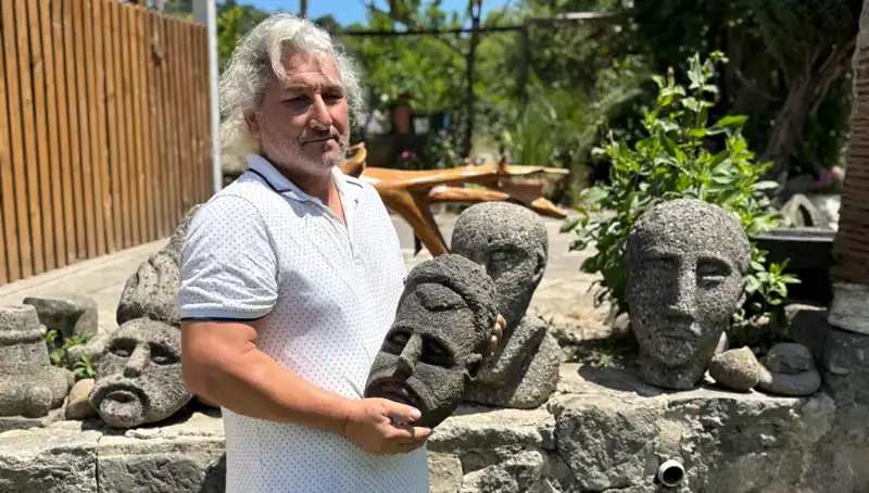 3 Günde Tarihi Eser Görünümlü Eşyalar Yapan Sanatçı, Dikkatleri Üzerine Çekiyor