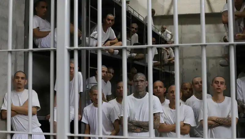El Salvador'dan ABD'ye Çarpıcı Mesaj: "Cehennemdeki" Göçmenler Sizin Sorumluluğunuzda