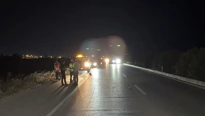 Adana'da Zincirleme Trafik Kazası: Üç Araç Bir Araya Geldi