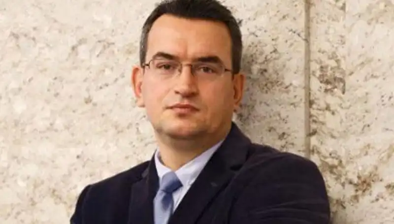 Metin Gürcan: DEVA Partisi'nin Kurucu Üyesi ve Siyasi Kariyeri