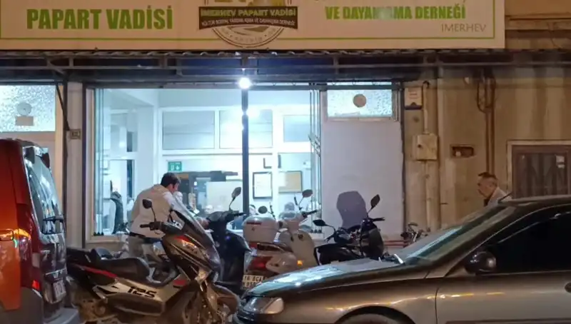 Lokalde Bıçaklı Kavga: Sırtından Bıçaklanan Genç Hayat Mücadelesi Veriyor