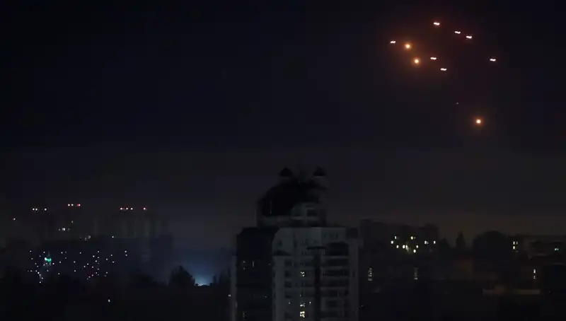 Rusya'nın Kiev'e Hava Saldırısı ve Sumi'deki Tahliyeler: Neler Oluyor?