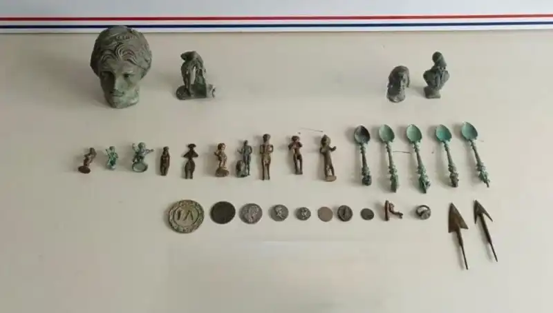 Antik Roma Dönemine Ait Değerli Eserler Ele Geçirildi