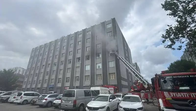 Çorap İmalathanesinde Korkutan Yangın: İşçiler Tahliye Edildi
