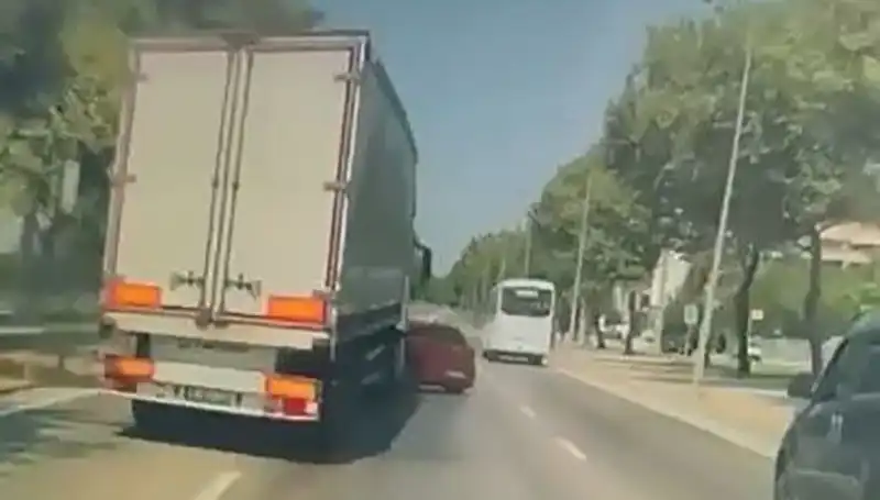 Bursa'da Feci Kaza: Kör Nokta, Hayatları Tehlikeye Sarmaladı