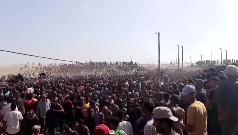 İsrail'in Gazze'deki Yardım Dağıtım Noktasına Saldırısı: 26 Can Aldı