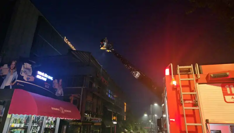 Beşiktaş'ta 3 Katlı Restoran Yangını: Panik Yaratan Olayın Detayları
