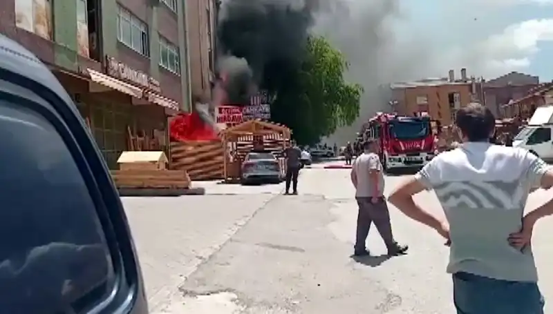 Ankara'da Yangın Kabusu: İş Yerleri Alev Alev Yandı!