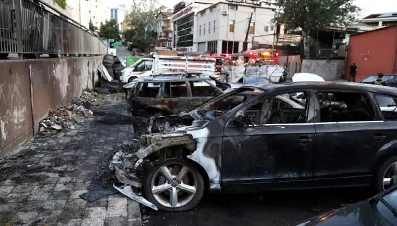 Sanayi Alanında Tamir Bekleyen Araçlarda Büyük Yangın Felaketi!