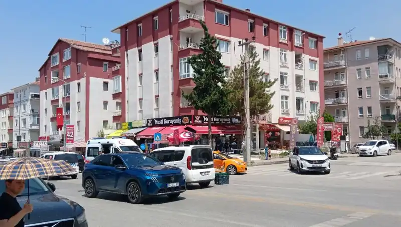 Şehir Merkezinde Taksi ile Otomobil Çarpıştı: Olayın Detayları Ortaya Çıktı
