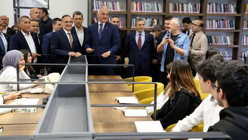 Korku Evinden Kütüphane Cennetine: Metruk Bina Yeniden Hayat Buldu