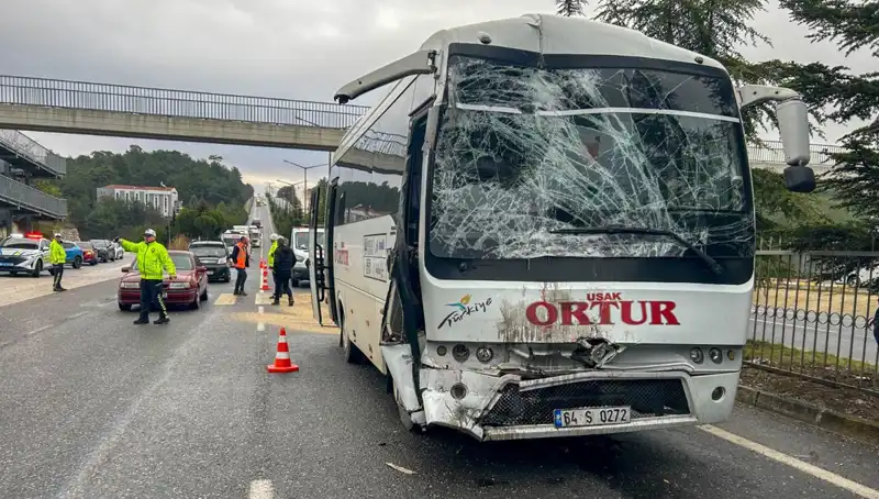Uşak'ta İşçi Servisleri Çarpıştı: Kaza Sonrası Yaralılar Hastanelere Sevk Edildi