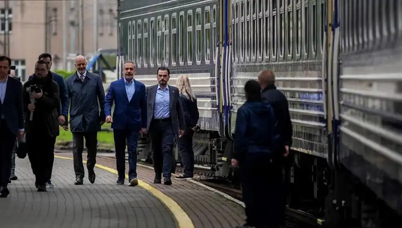 Dışişleri Bakanı Fidan, Ukrayna İlişkileri İçin Tarihi Ziyaretini Tamamladı