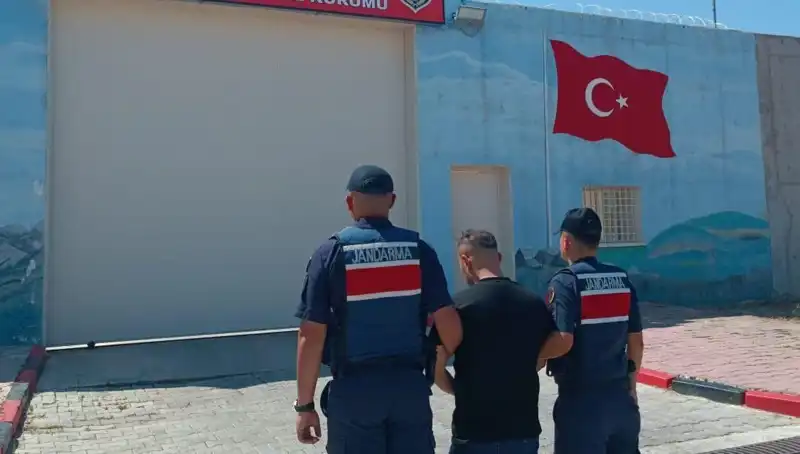 Afyon'da Suçlu Avı: 9 Kişi Yakalandı, İçeride Neler Var?