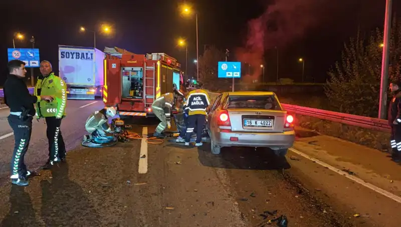 Sürücü, Kamyona Arkadan Çarparak Hayatını Tehlikeye Attı