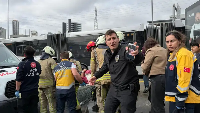 Metrobüs Kazası İstanbul'u Sarsarken, Hayatlar Kayıp Ve Yaralılarla Doldu