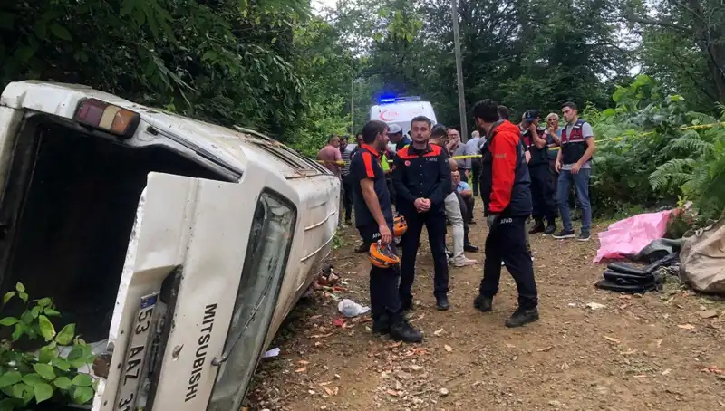 Rize'de Minibüs Yamaçtan Yuvarlandı: Bir Kaza, İki Hayat Kaybı