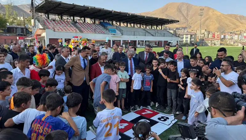Hakkari’de Coşkuyla Başlanan Anadolu Şenliği Katılımcıları Büyüledi