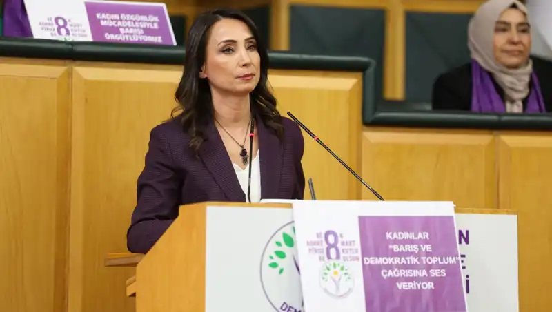 Tülay Hatimoğulları: Siyasetin Parlak Yıldızı ve DEM Parti Eş Genel Başkanı