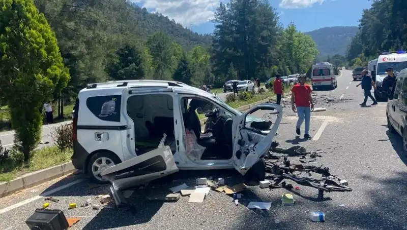 Marmaris'teki Korkunç Kaza: Savaş Alanı Gibi Görünen Olayda Can Kaybı ve Yaralılar Var