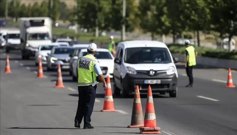 Tünele Giriş Yapan Konvoy, Trafiği Kilitledi: Detaylar Ortaya Çıktı