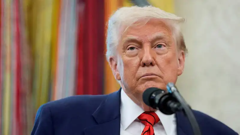 Trump'ın G7 Zirvesinden Erken Ayrılışı: Beyaz Saray'da Sır Dolu Acil Toplantı
