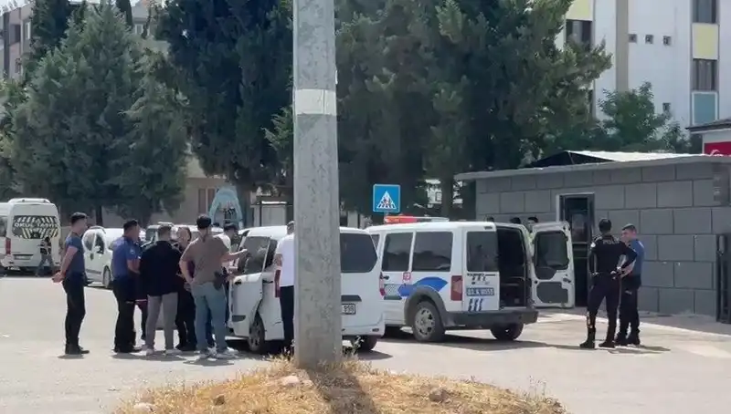 Adliye Önünde Patlak Veren Aile Kavgası: 5 Yaralı ve 7 Gözaltı