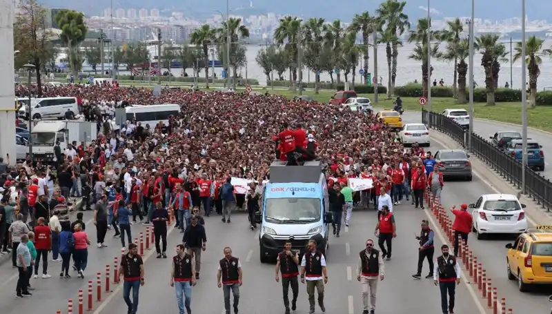 İzmir'de Grev Krizi: 4. Gününde Tırmanan Gerilim ve Beklentiler