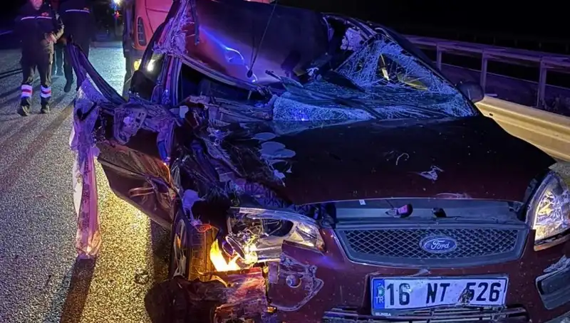 Afyonkarahisar’da Feci Kaza: Otomobil ile TIR Çarpıştı, 4 Yaralı!