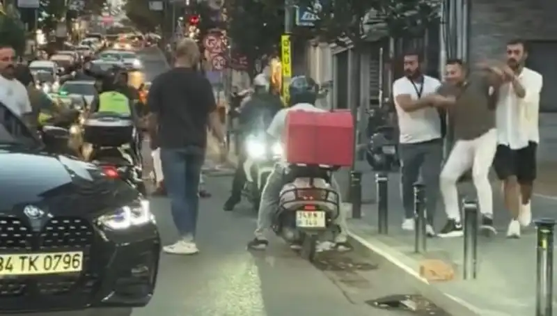 Nişantaşı'nda Yol Verme Kavgası: Kadın Sopalı Saldırıya Uğradı