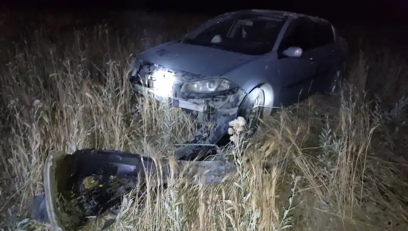 Burdur'da Tarlaya Uçan Otomobilde İki Kişi Yaralandı