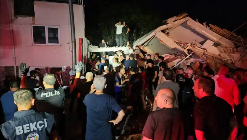 Balıkesir Sındırgı'daki Deprem: Hayatını Kaybedenler ve Yaralılar Hakkında Bilgiler