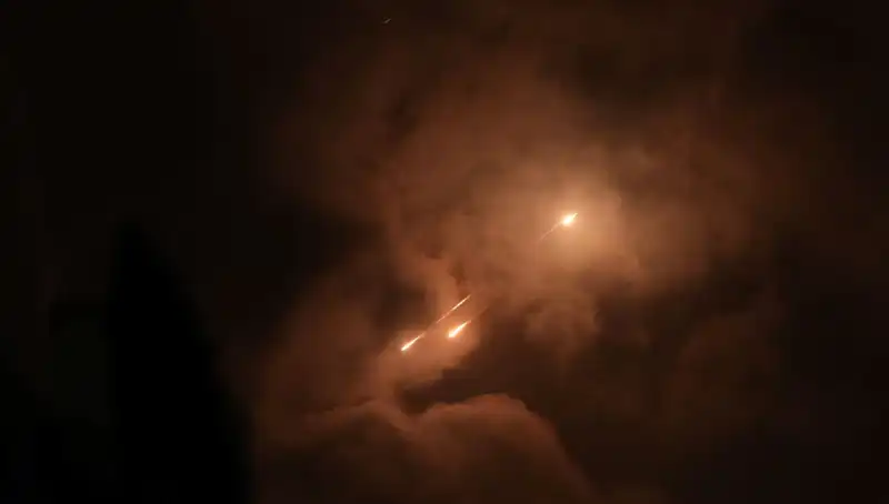İran’ın Gece Saldırı Stratejisi: Füzelerin Ateşlenme Saatleri Neden Önemli?