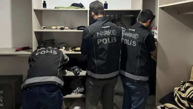 Uyuşturucu Operasyonunda Ele Geçirilen F Serisi Dolarlar Şoke Etti