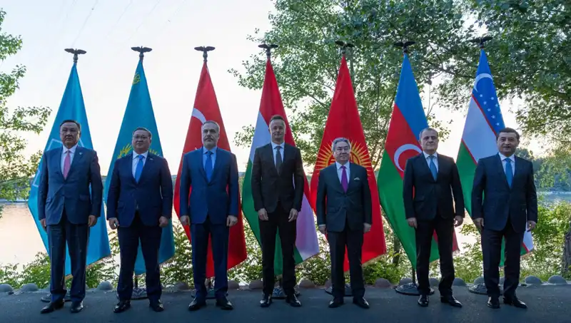 Türkiye'nin Dışişleri Bakanı Fidan, Budapeşte'de Uluslararası Görüşmelerde Bulundu