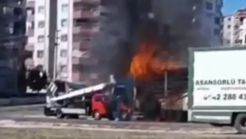 Alev Alev Yanan TIR: Son Dakika Gelişmeleri ve Kazanın Sebepleri