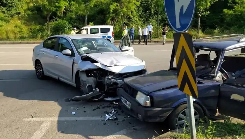 Görele'de Dehşet Anları: Sürücü Araç Camından Fırladı, Sonrası Kaos