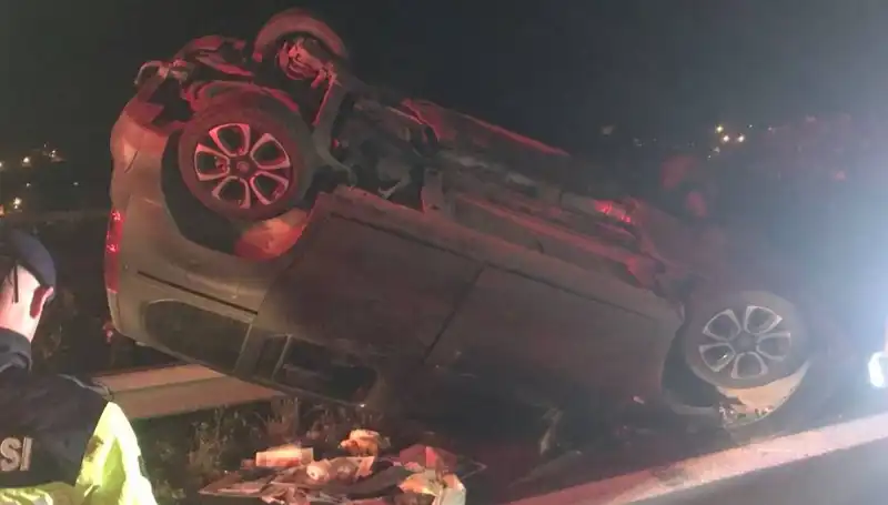 Osmaniye'de Feci Kaza: Otomobil TIR'a Çarptı, Beş Kişi Yaralı