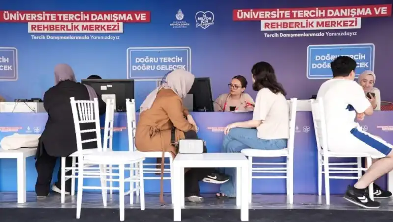 İstanbul'da İBB Tercih Danışma ve Rehberlik Merkezi Mobilize Oldu